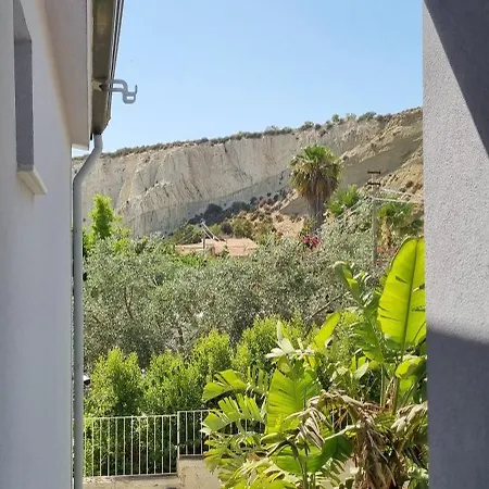 Eraclea Minoa Apartments *